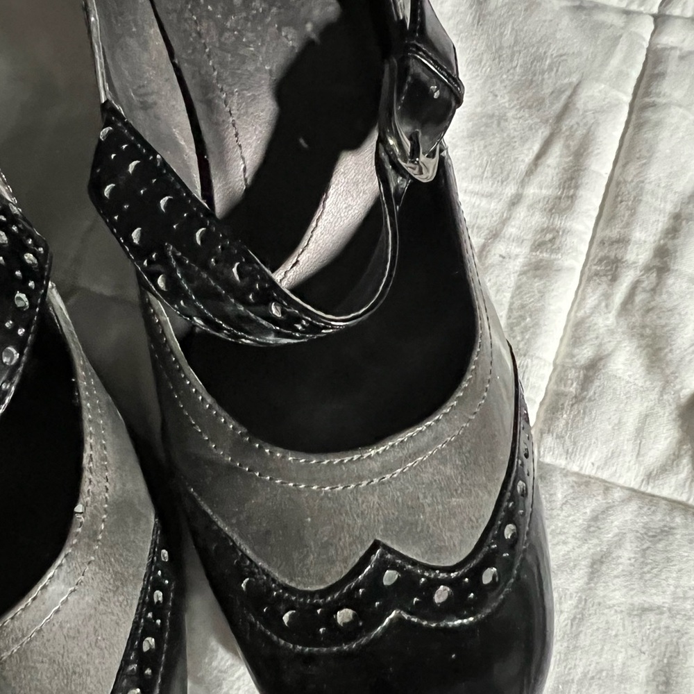 Tahari shoes, blk/grey - Picture 3 of 11